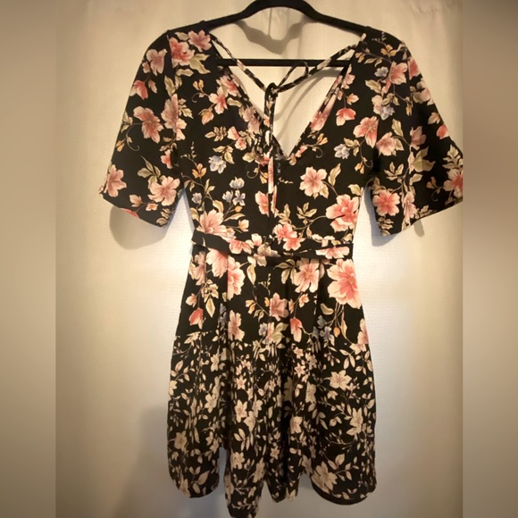 Woman’s Flower romper, small - Picture 3 of 4